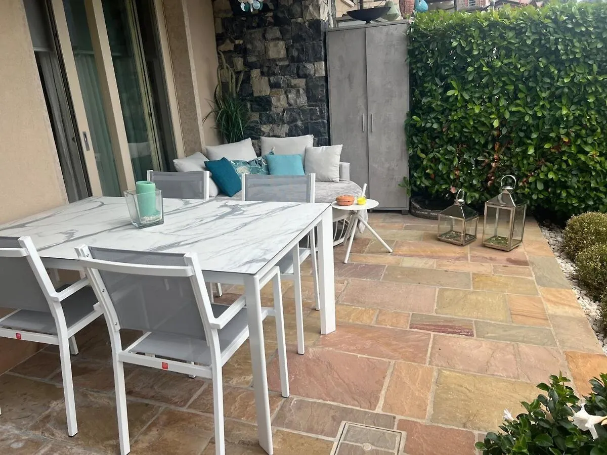 Apartment La Casa Nel Resort Riva di Solto